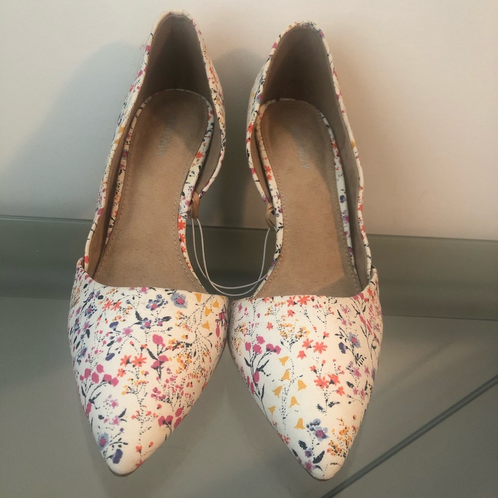 Old Navy size 8 floral pointy toe heel